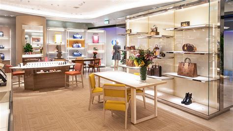 louis vuitton dubai airport photos